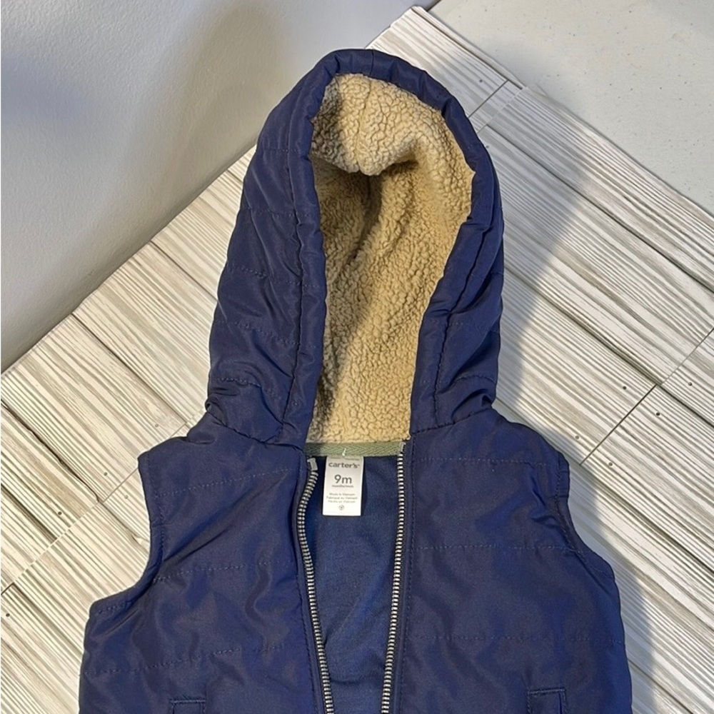 Boy’s Vest with with dinosaur scales on hood Size 9 months